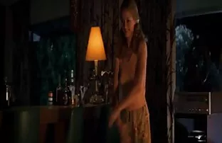 XXX یک سوپر سکس کردن زن نوجوان در جوراب ساق بلند سفید نشسته در dildo به بزرگ با الاغ او