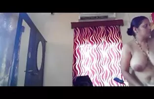 XXX صورتی با موهای عروسک زرق و برق طول می کشد دیک در دهان سیکس کوس کردن او