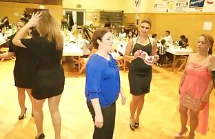 XXX زیبایی نوجوان زد بیاختیار در بیدمشک با یک مرد سکس کردن کامل بر روی نیمکت