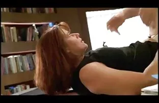 XXX لزبین درج دست او را در الاغ از سکس مشت صورتی غنیمت غیررسمی زن
