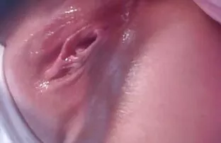XXX ورزش سازماندهی یک نمایش سکس کردن در خانه وابسته به عشق شهوانی در اتاق نشیمن