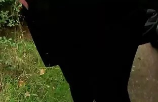 XXX دو سیم سوپر سکس کوس کردن لخت کن چرخش در یک قطب در نزدیکی آبشار