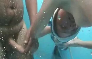 XXX یک مرد یک ماساژ به یک زن آمریکایی انحنا داد و او را بر روی یک آلت فیلمهای سکسی کردی تناسلی مرد کشیده