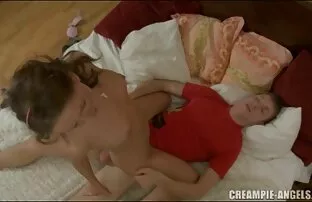 XXX نوک پستان خالکوبی بر روی ران ناله خفه در فیلم کردن کون تنگ هنگام رابطه جنسی مقعدی