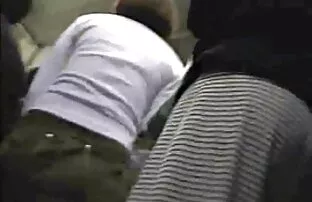 XXX لوسی وایلد بوسه و fucks در گریه کردن در سکس یک مرد بر روی چمن در یک تخت با پرده