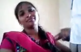 XXX ورزشکار لاغر می کند, قبل از رابطه سکس بازی کردن جنسی بر روی یک حصیر بدنسازی