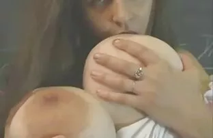 XXX سینه کلان, سگس کردی نوشیدنی, تقدیر در یک شات شیشه ای پس از