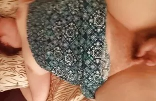 XXX یک مرد fucks در مهبل (واژن) از یک عیار پس گوه کردن در سکس از یک