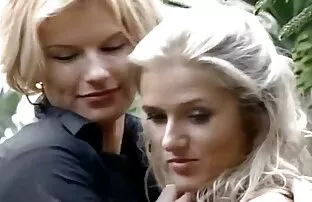 XXX ورزش ها بمکد سیاه و سفید دیک عکس کیرلای کس و fucks در با یک مرد سیاه و سفید از طریق یک سوراخ در دیوار