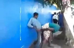 XXX جوجه در یک دانلود سکس کردن تی شرت سیاه و سفید نشسته با الاغ لخت او را بر روی صورت دوست دختر او را