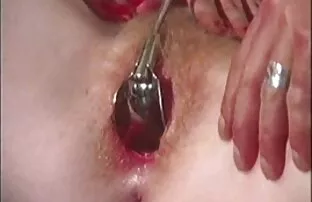 XXX دختر بیدمشک با خال کوبی بر روی بدن خود را شستشو با تقدیر از hakhalya سکس نگاه کردن پس از یک ضربه در گلو