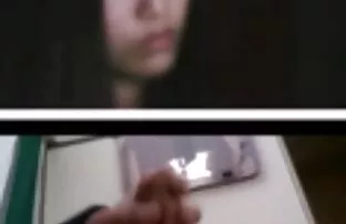 XXX عیاشی از سه دانش آموز سوپر سکس کردن و یک تولید کننده.