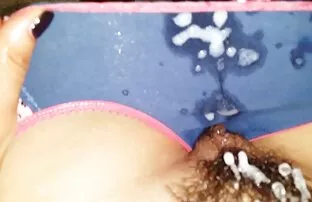 XXX یک مرد غیر رسمی با خال فیلم سکسی کردن زن کوبی بر روی بدن او یک فالوس را به واژن یک زن با یک لیاخی بزرگ متصل می کند