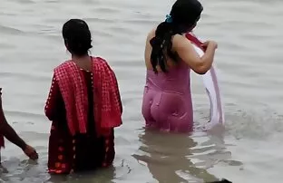 XXX یک, کردم, سایت کون کردن در یک ژاکت نارنجی و به آنها به یک دختر