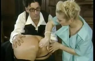 XXX سبزه در لباس پاره شدن کون در سکس قرمز رقص در مقابل یک وب کم و undresses