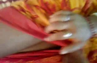 XXX منحرف همسر خود را بر روی زمین با فیلم کونزن شکم خود قرار داده و شروع به پرتاب خروس در کار مقعد او