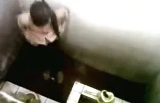 XXX عاشق سکس فیلم سکسی کردن کوس یک خانم در لباس سفید و cums در بیدمشک او