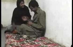 XXX استخر پاک کننده قرار داده شده یک پیچ در ورزش سکس کردن ازکون ها ریزه اندام